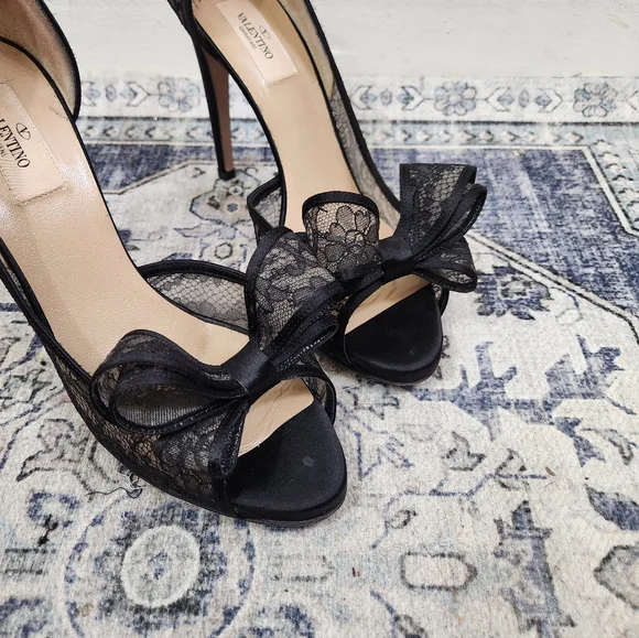 Valentino Garavani Satin Lace Heels - Picture 2 of 13